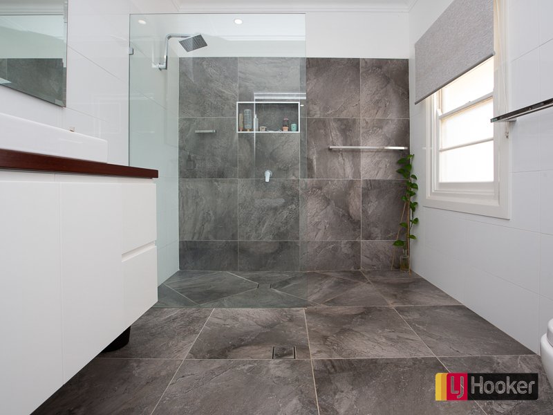 Photo - 79 Peel Street, North Tamworth NSW 2340 - Image 2