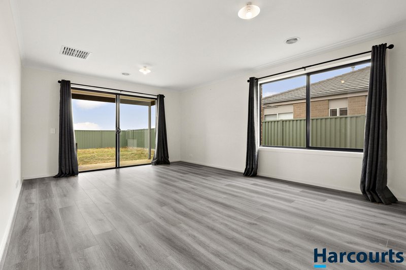 Photo - 79 Presentation Boulevard, Winter Valley VIC 3358 - Image 6