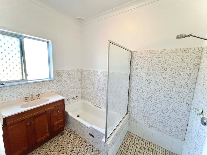 Photo - 79 Robert Street, Tamworth NSW 2340 - Image 4