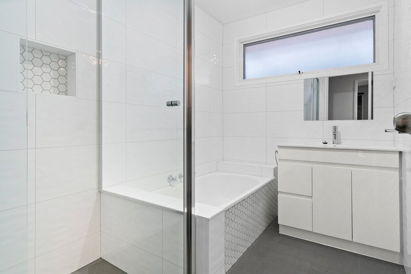 Photo - 79 Robinsons Road, Frankston VIC 3199 - Image 5