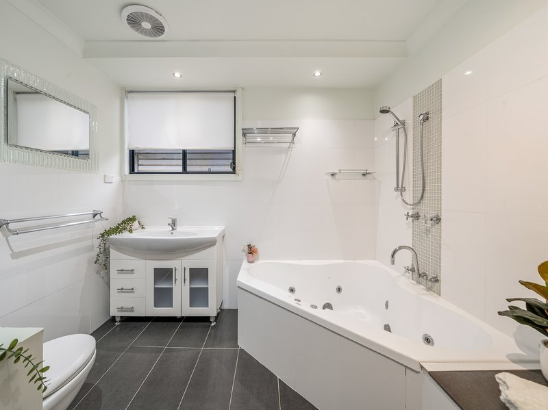 Photo - 79 Seaville Avenue, Scarborough QLD 4020 - Image 17
