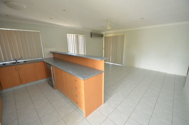 Photo - 79 Tiger Drive, Arundel QLD 4214 - Image 4