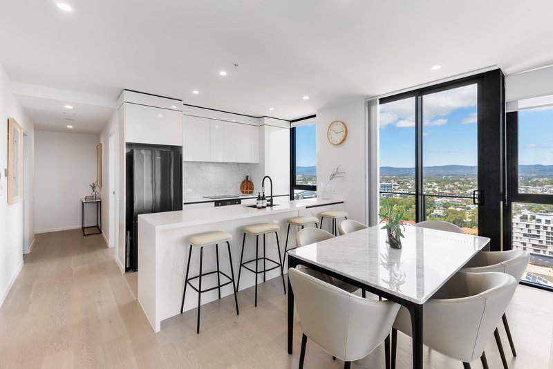 Photo - 79/18 Chelsea Avenue, Broadbeach QLD 4218 - Image 5