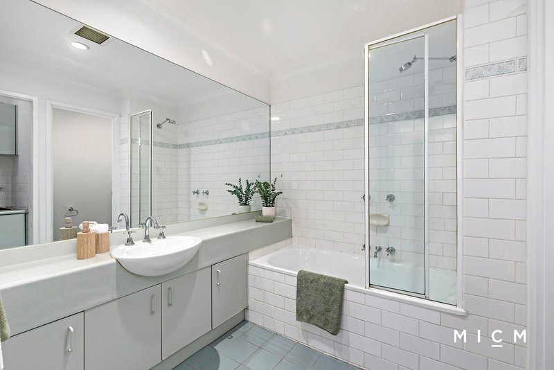Photo - 7/96 Wells Street, Southbank VIC 3006 - Image 6