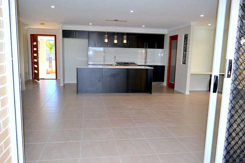 Photo - 7a Barrams Road, South Ripley QLD 4306 - Image 5