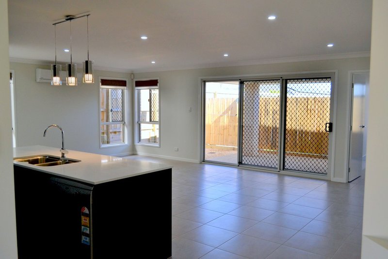 Photo - 7a Barrams Road, South Ripley QLD 4306 - Image 6