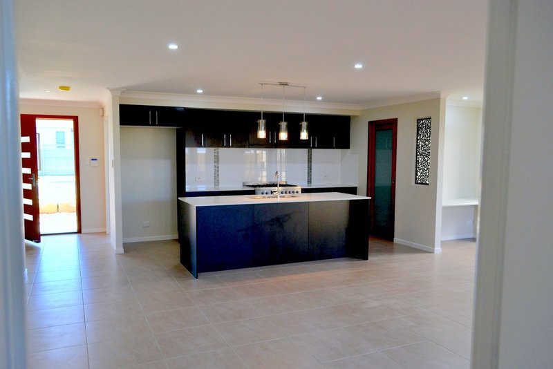 Photo - 7a Barrams Road, South Ripley QLD 4306 - Image 7