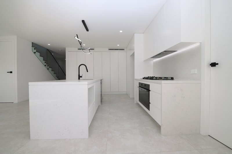 Photo - 7C Kawana Street, Bass Hill NSW 2197 - Image 2