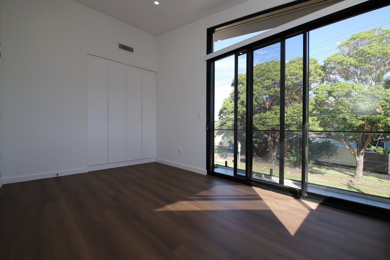 Photo - 7C Kawana Street, Bass Hill NSW 2197 - Image 3