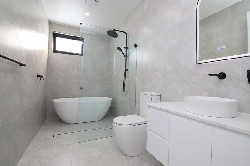 Photo - 7C Kawana Street, Bass Hill NSW 2197 - Image 9