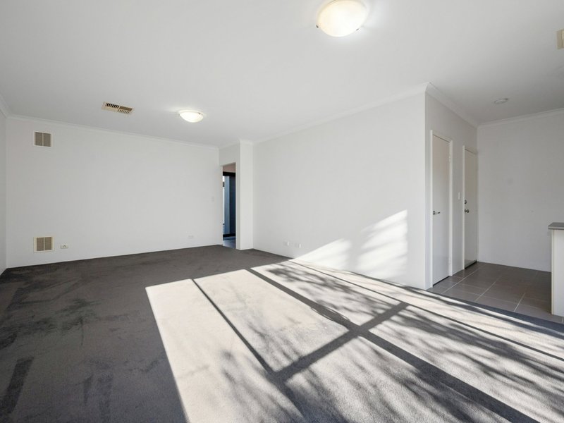 Photo - 7C Madras Way, Southern River WA 6110 - Image 6