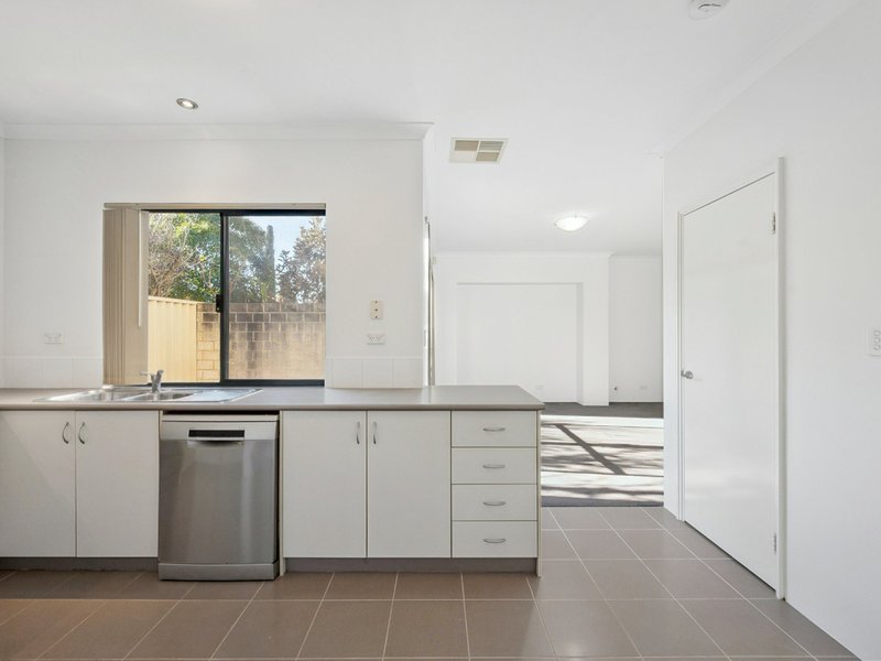 Photo - 7C Madras Way, Southern River WA 6110 - Image 11