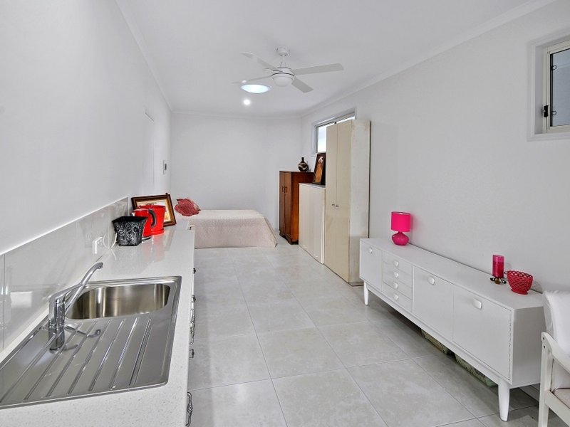 Photo - 8-10 Heslop Place, Burnside QLD 4560 - Image 11