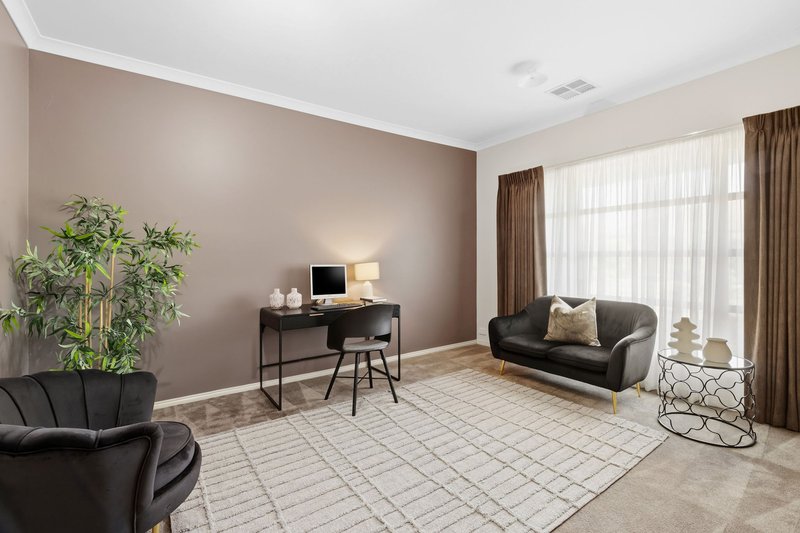 Photo - 8 Abercrombie Grove, Epping VIC 3076 - Image 2