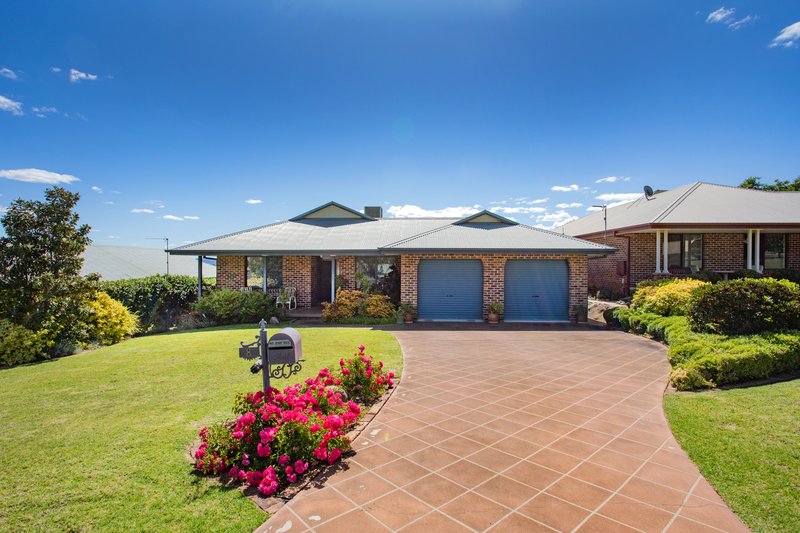 8 Acacia Circle, Cowra NSW 2794