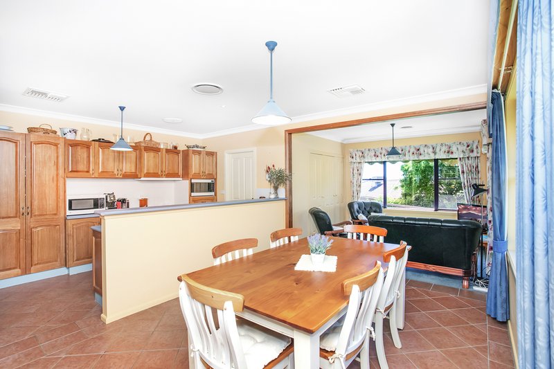 Photo - 8 Acacia Circle, Cowra NSW 2794 - Image 3