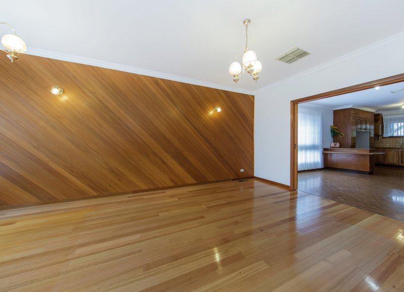 Photo - 8 Adelaide Street, St Albans VIC 3021 - Image 2