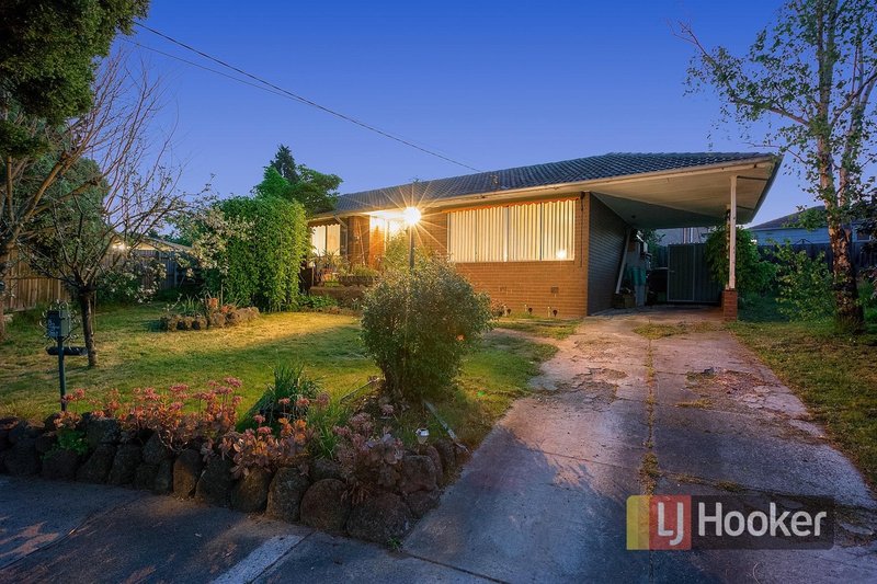 8 Adelong Court, Dandenong North VIC 3175