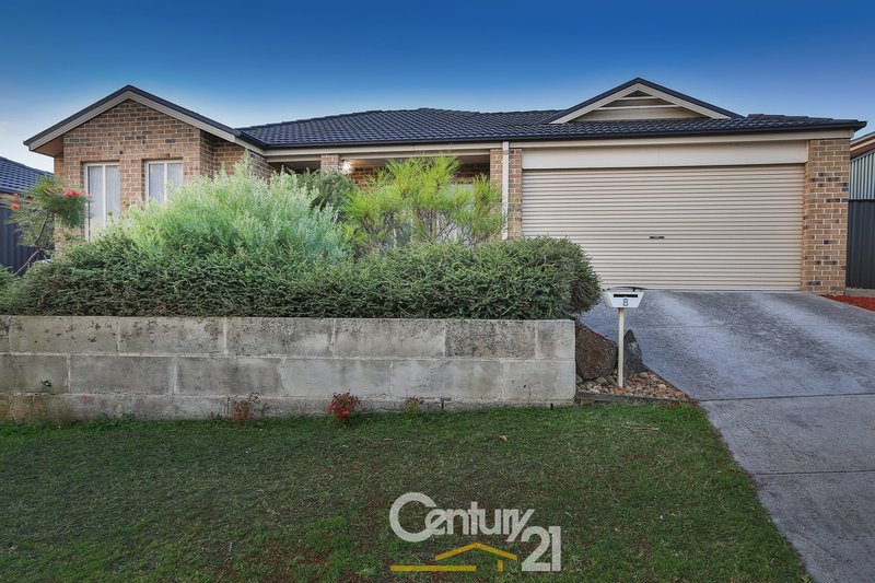 8 Adrian Drive, Pakenham VIC 3810