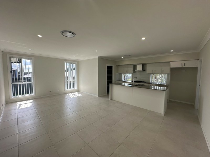 Photo - 8 Agnes Place, Thirlmere NSW 2572 - Image 3