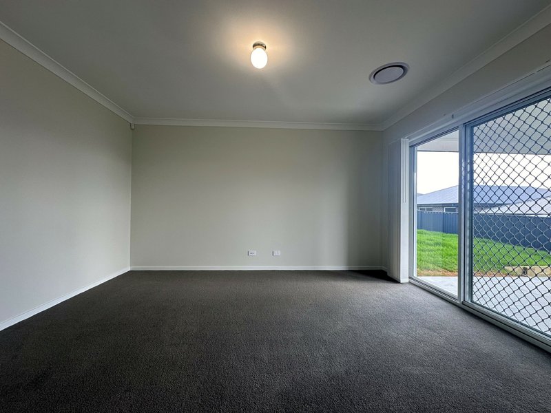 Photo - 8 Agnes Place, Thirlmere NSW 2572 - Image 9