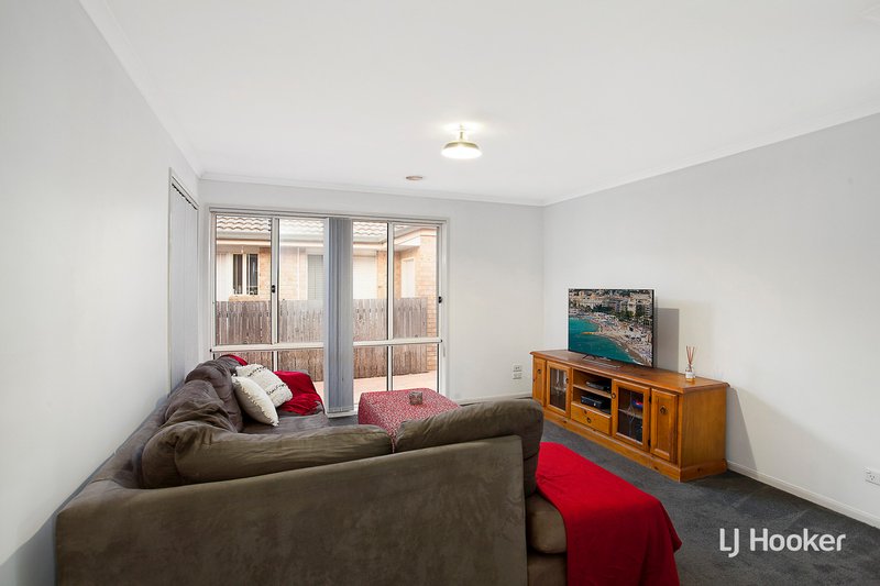 Photo - 8 Akubra Place, Dunlop ACT 2615 - Image 4