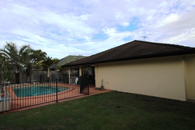 Photo - 8 Albatross Court, Banksia Beach QLD 4507 - Image 2