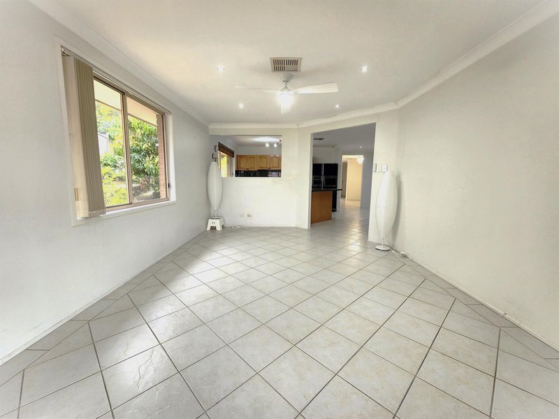 Photo - 8 Albermarle Place, Cecil Hills NSW 2171 - Image 12