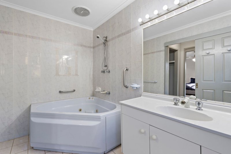 Photo - 8 Albin Court, Rochedale South QLD 4123 - Image 13