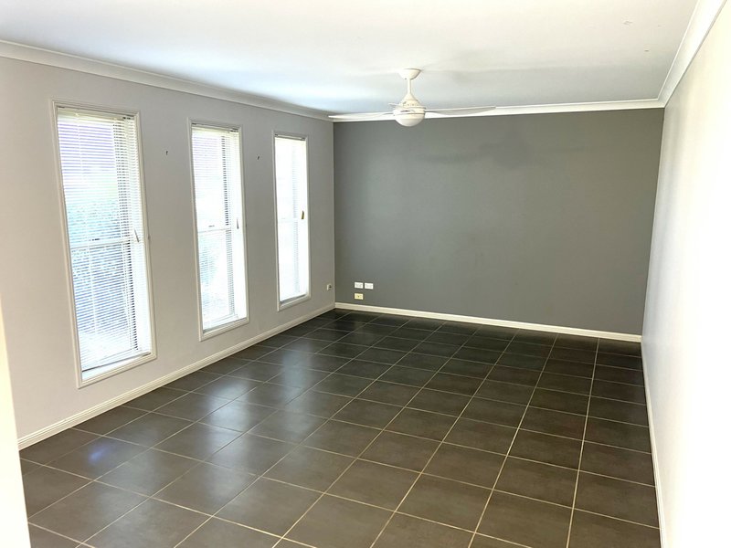 Photo - 8 Allan Place, Kingaroy QLD 4610 - Image 3