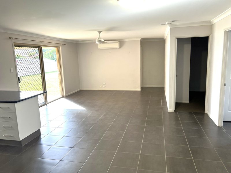 Photo - 8 Allan Place, Kingaroy QLD 4610 - Image 4
