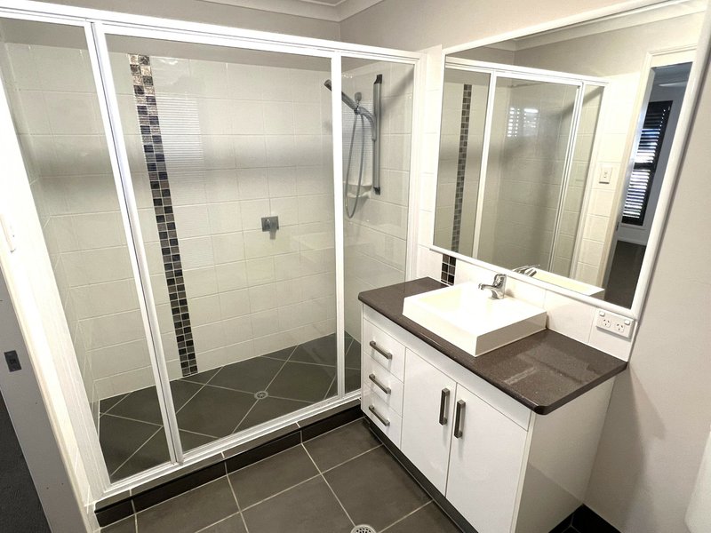 Photo - 8 Allan Place, Kingaroy QLD 4610 - Image 10