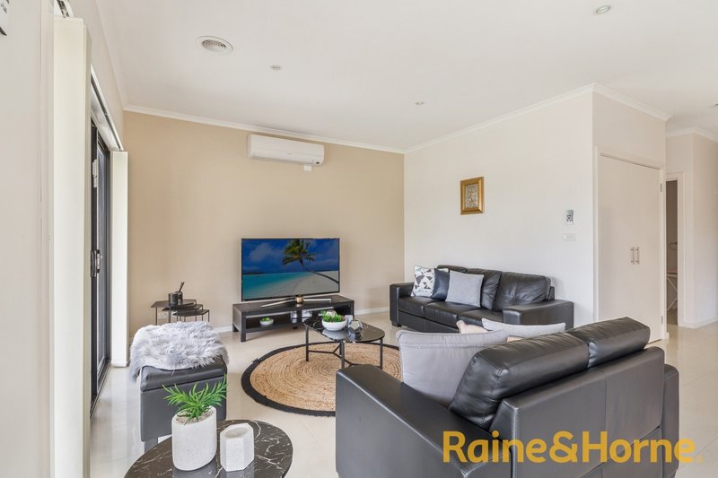 Photo - 8 Alma Lane, Caroline Springs VIC 3023 - Image 5