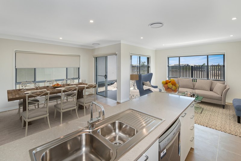 Photo - 8 Amber Place, Palmview QLD 4553 - Image 3