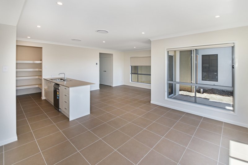 Photo - 8 Amber Place, Palmview QLD 4553 - Image 9