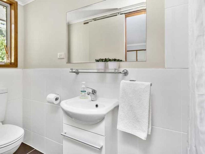 Photo - 8 Amethyst Court, Carrara QLD 4211 - Image 10