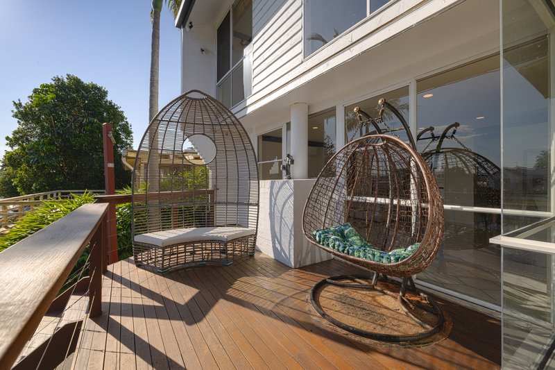 Photo - 8 Andrew Avenue, Broadbeach Waters QLD 4218 - Image 2