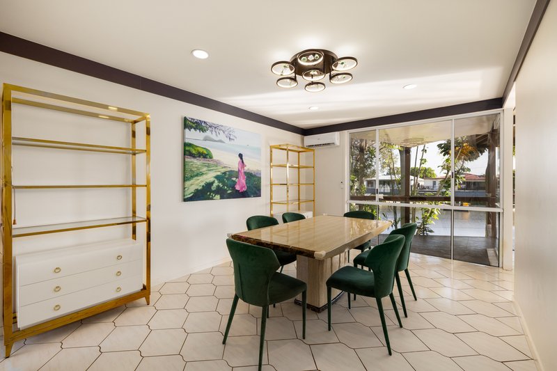 Photo - 8 Andrew Avenue, Broadbeach Waters QLD 4218 - Image 8