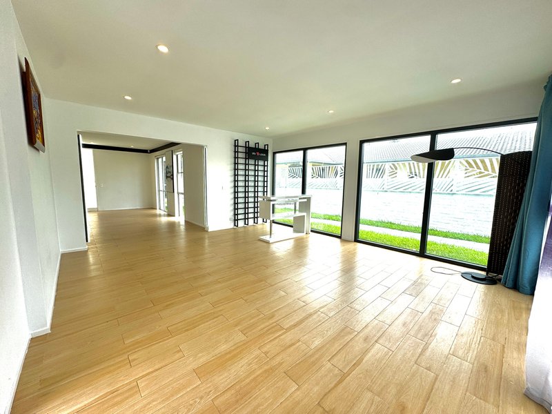 Photo - 8 Andrew Avenue, Broadbeach Waters QLD 4218 - Image 12