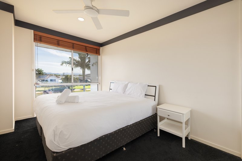 Photo - 8 Andrew Avenue, Broadbeach Waters QLD 4218 - Image 13