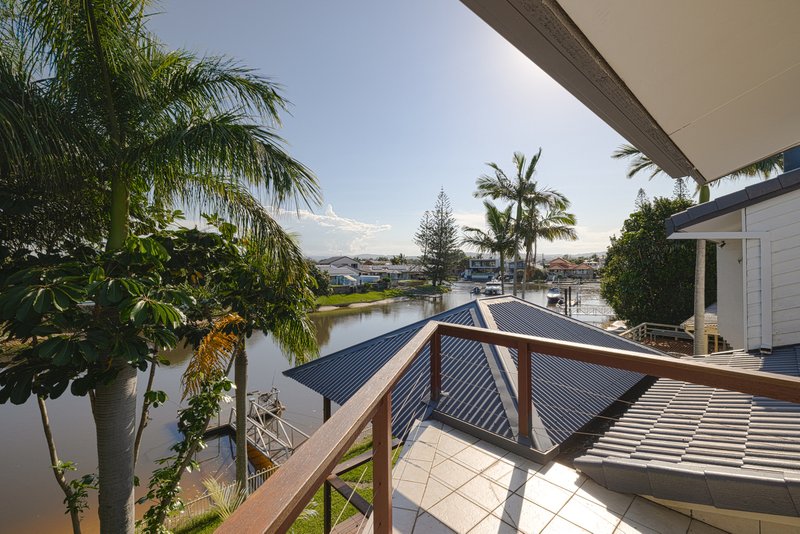 Photo - 8 Andrew Avenue, Broadbeach Waters QLD 4218 - Image 16
