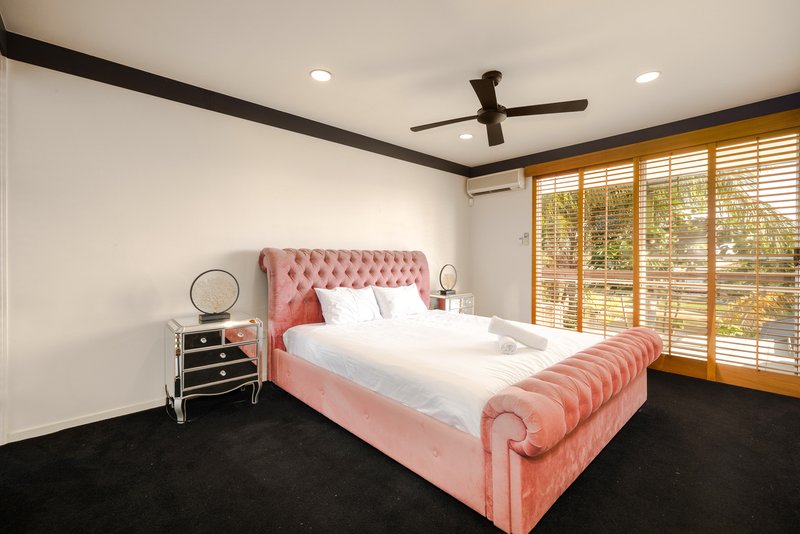 Photo - 8 Andrew Avenue, Broadbeach Waters QLD 4218 - Image 17