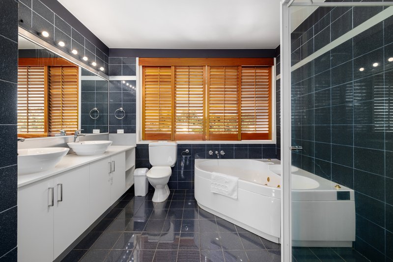 Photo - 8 Andrew Avenue, Broadbeach Waters QLD 4218 - Image 20