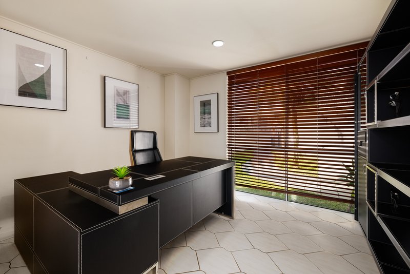 Photo - 8 Andrew Avenue, Broadbeach Waters QLD 4218 - Image 23