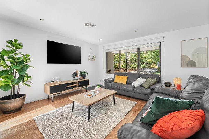 Photo - 8 Andrew Street, Forest Hill VIC 3131 - Image 4