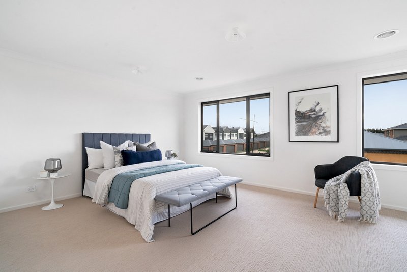 Photo - 8 Anghor Drive, Fraser Rise VIC 3336 - Image 13