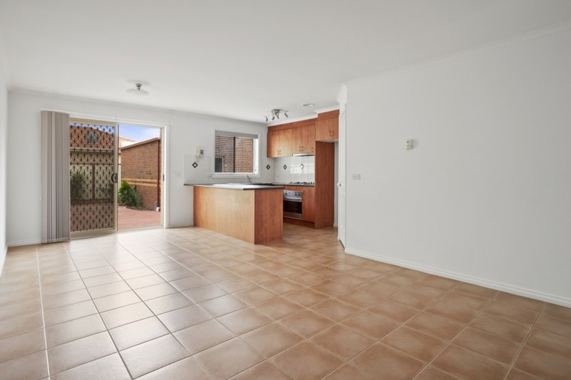 Photo - 8 Anna Court, Werribee VIC 3030 - Image 2