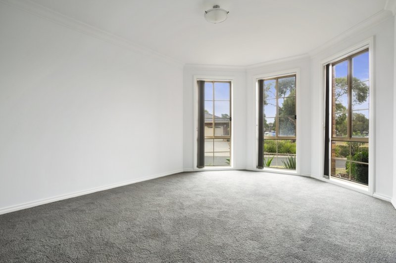 Photo - 8 Anna Court, Werribee VIC 3030 - Image 4