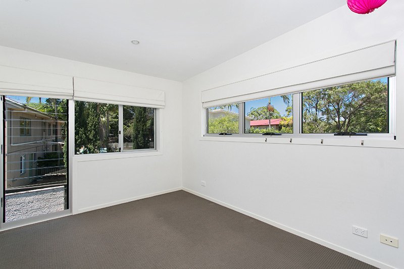 Photo - 8 Aranui Street, Yeronga QLD 4104 - Image 12