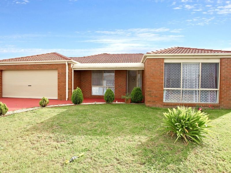 8 Armoy Close, Cranbourne East VIC 3977